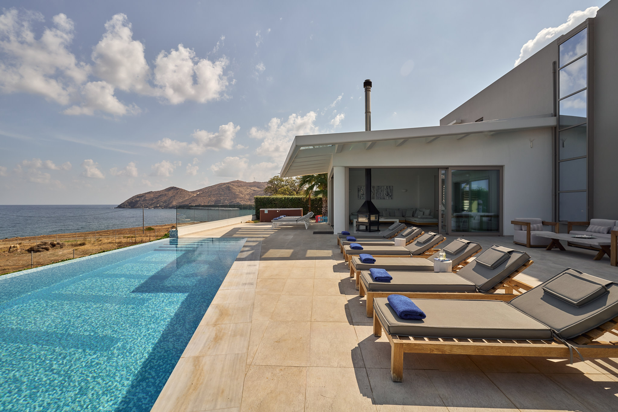 Enjoy the ocean breeze from the outdoor lounge. size_23