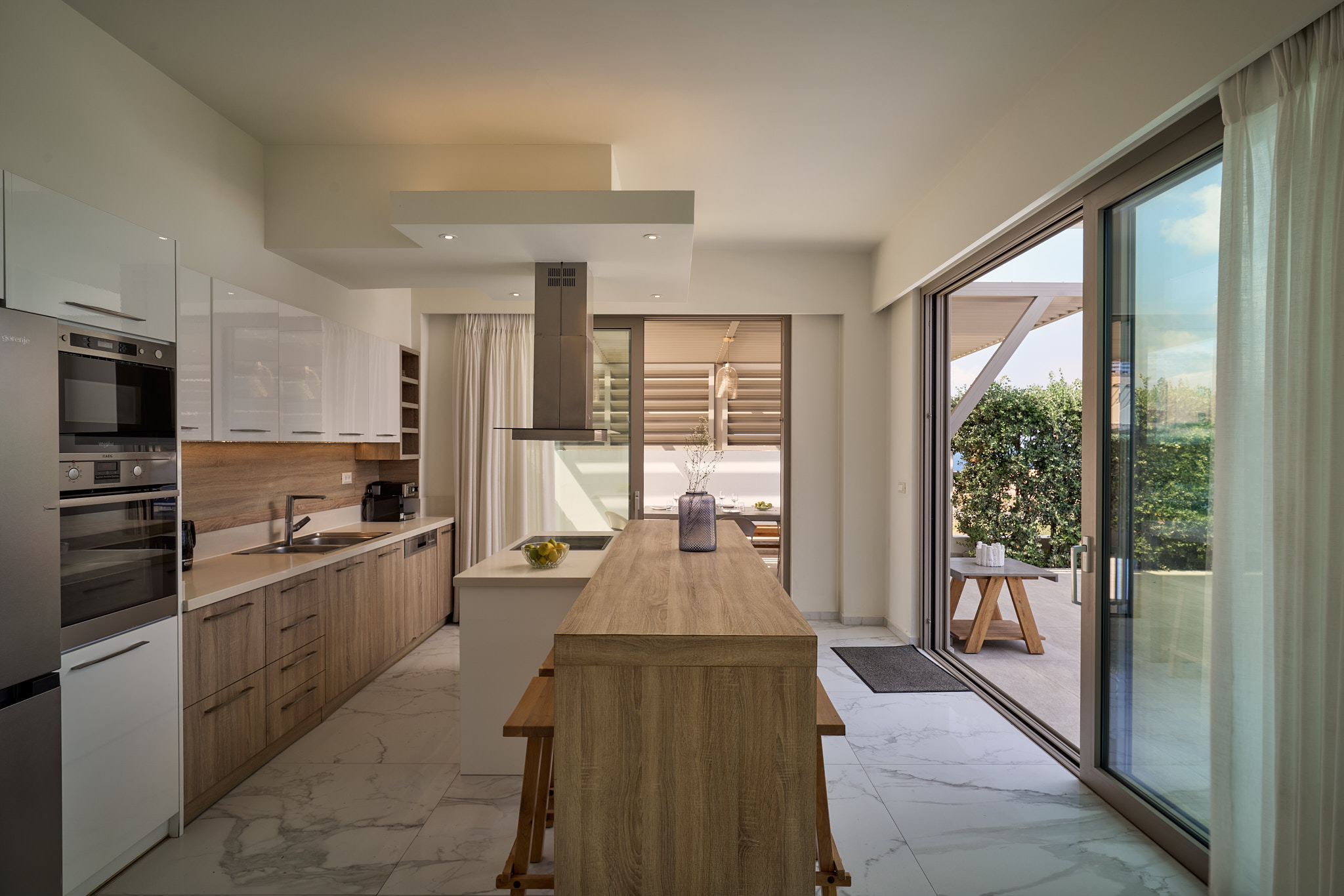 Open plan fully equipped kitchen! size_40